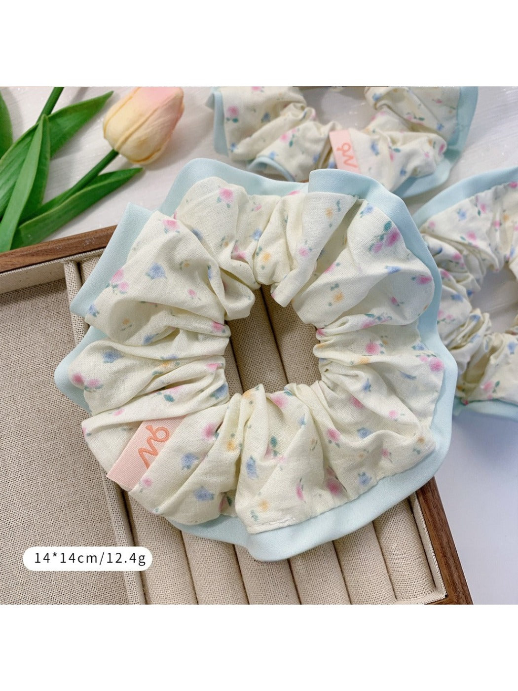 Gifty - Cute Floral Cream Scrunchie