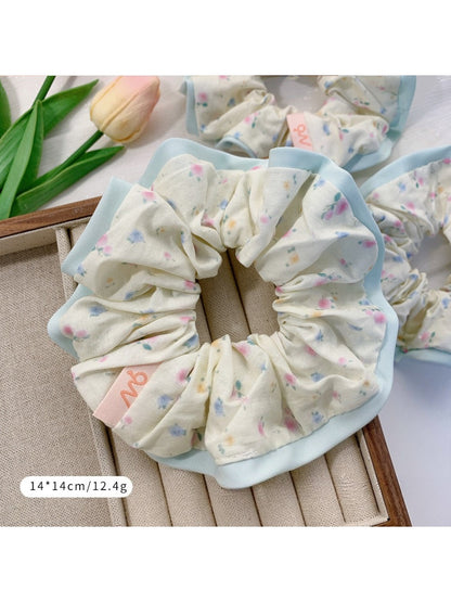 Gifty - Cute Floral Cream Scrunchie