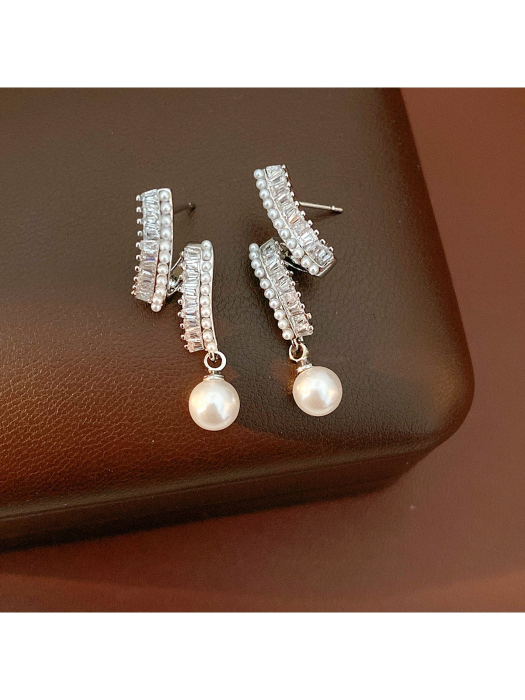 Earedge - Alloy Synthetic Zircon Curved Stud Earrings