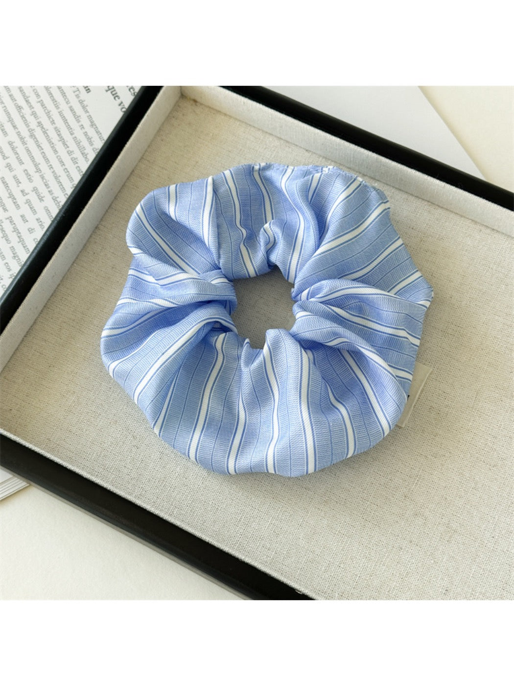 Gifty - Striped Scrunchie Hair Tie