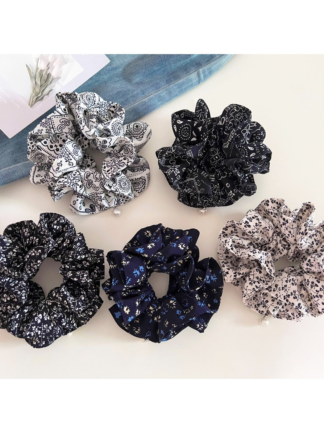 Gifty - Navy Blue Ditsy Floral Hair Tie