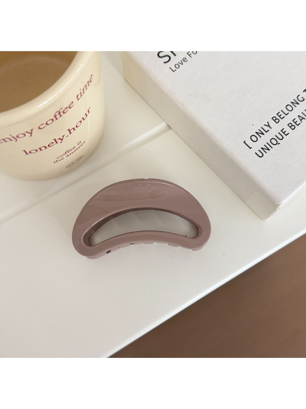 Beau - Simple Geometric Crescent Shape Claw Clip