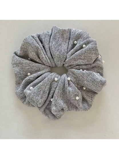 Gifty - Elegant Minimalist Gray Scrunchie