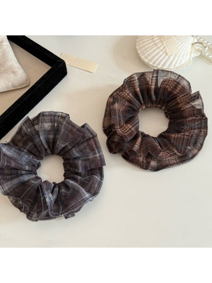 Gifty - Vintage Plaid Ruffle Scrunchie