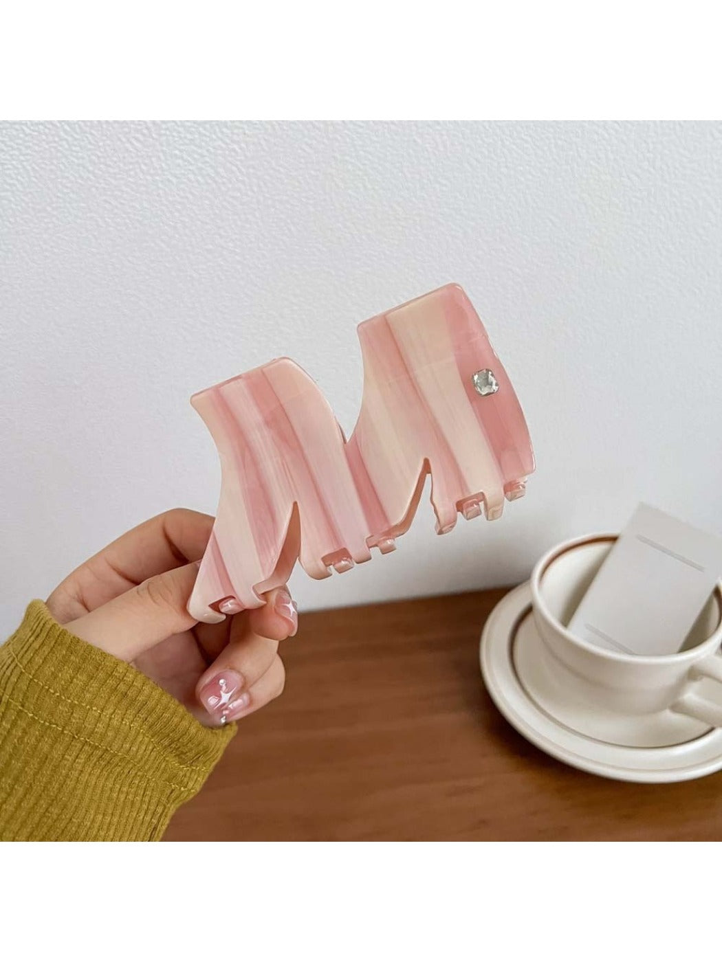Beau - Minimalist M Shaped Hair Claw Clip