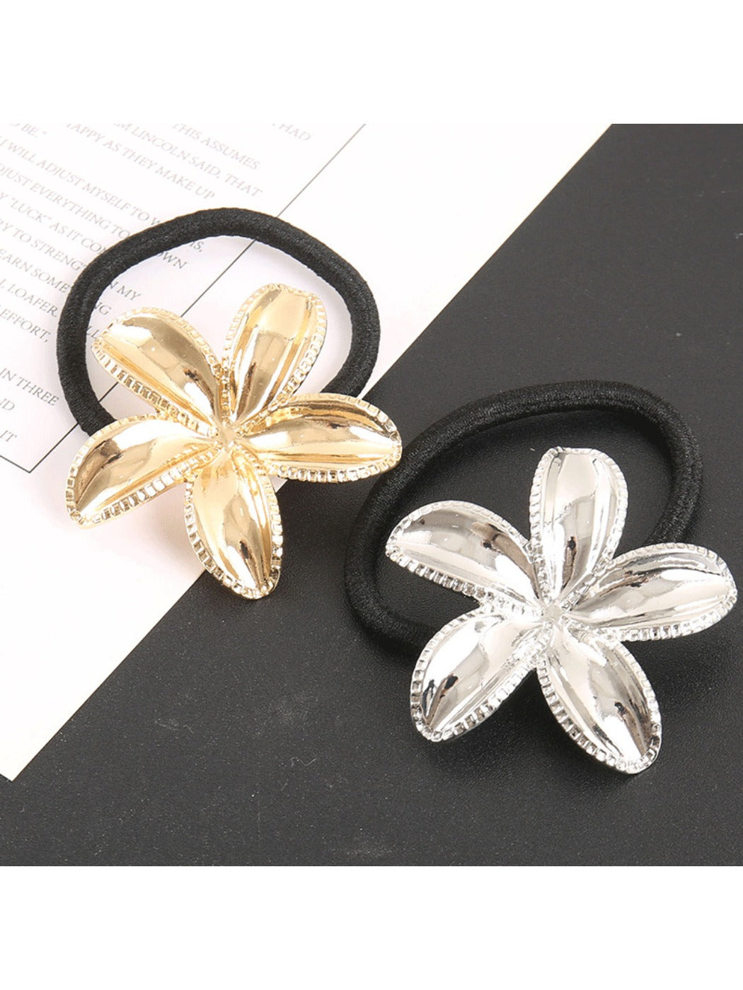 Gifty - Versatile Dimensional Flower Hair Tie
