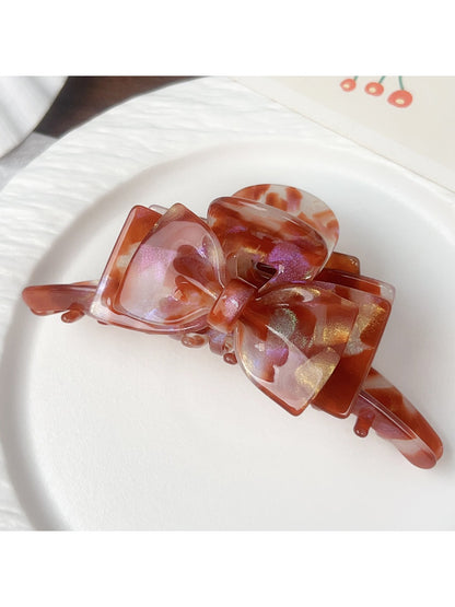 Close-up of light pink Beau double layer bow hair claw clip with layered bow