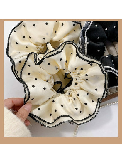 Gifty - Elegant Polka Dot Scrunchie