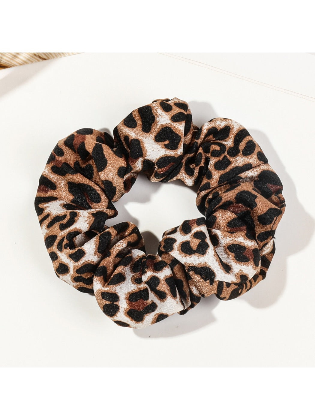 Gifty - Fashionable Leopard Print Scrunchie