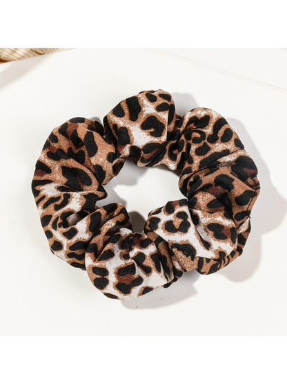 Gifty - Fashionable Leopard Print Scrunchie
