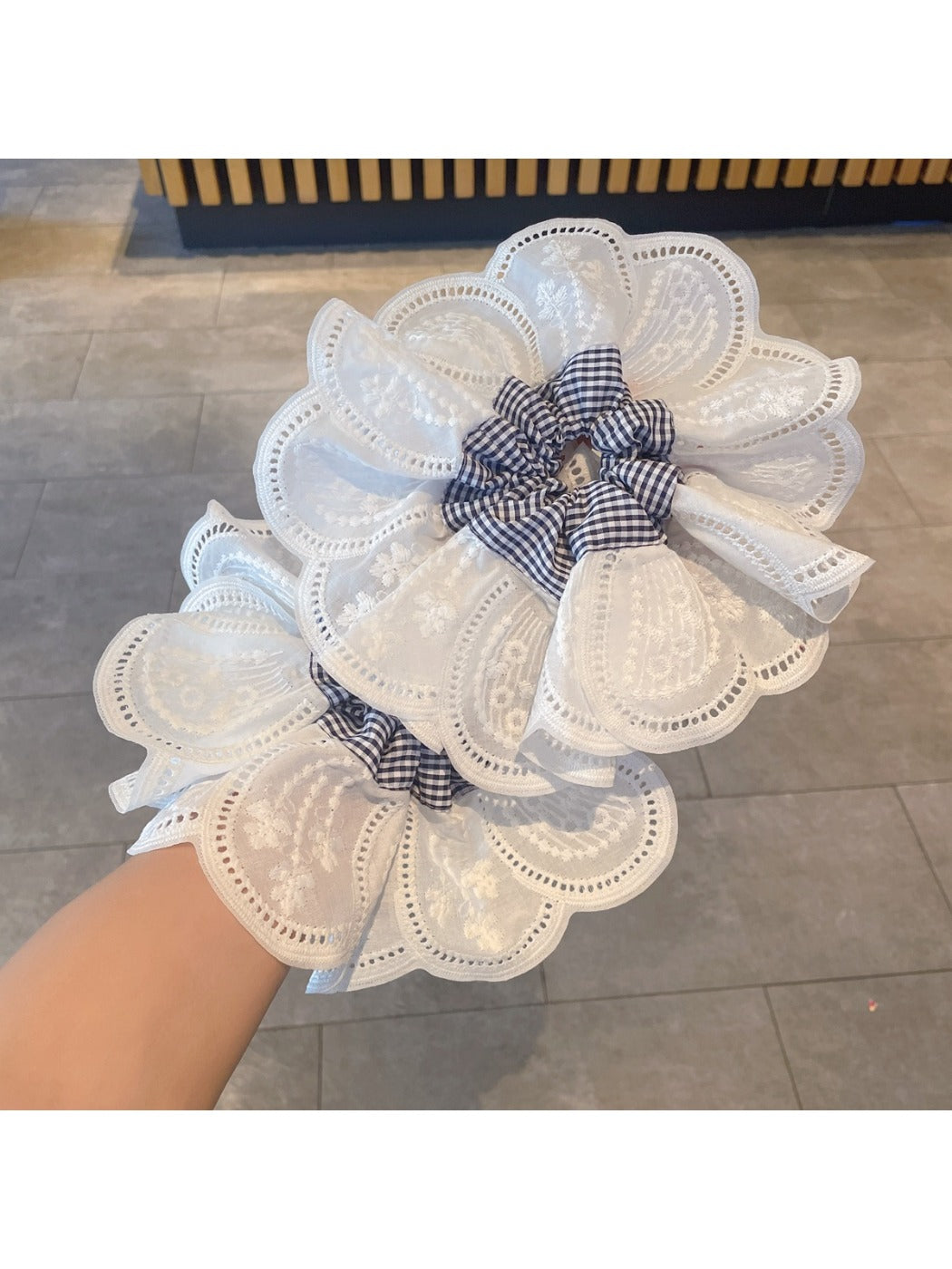 Gifty - Lace Cut-Out Scrunchie