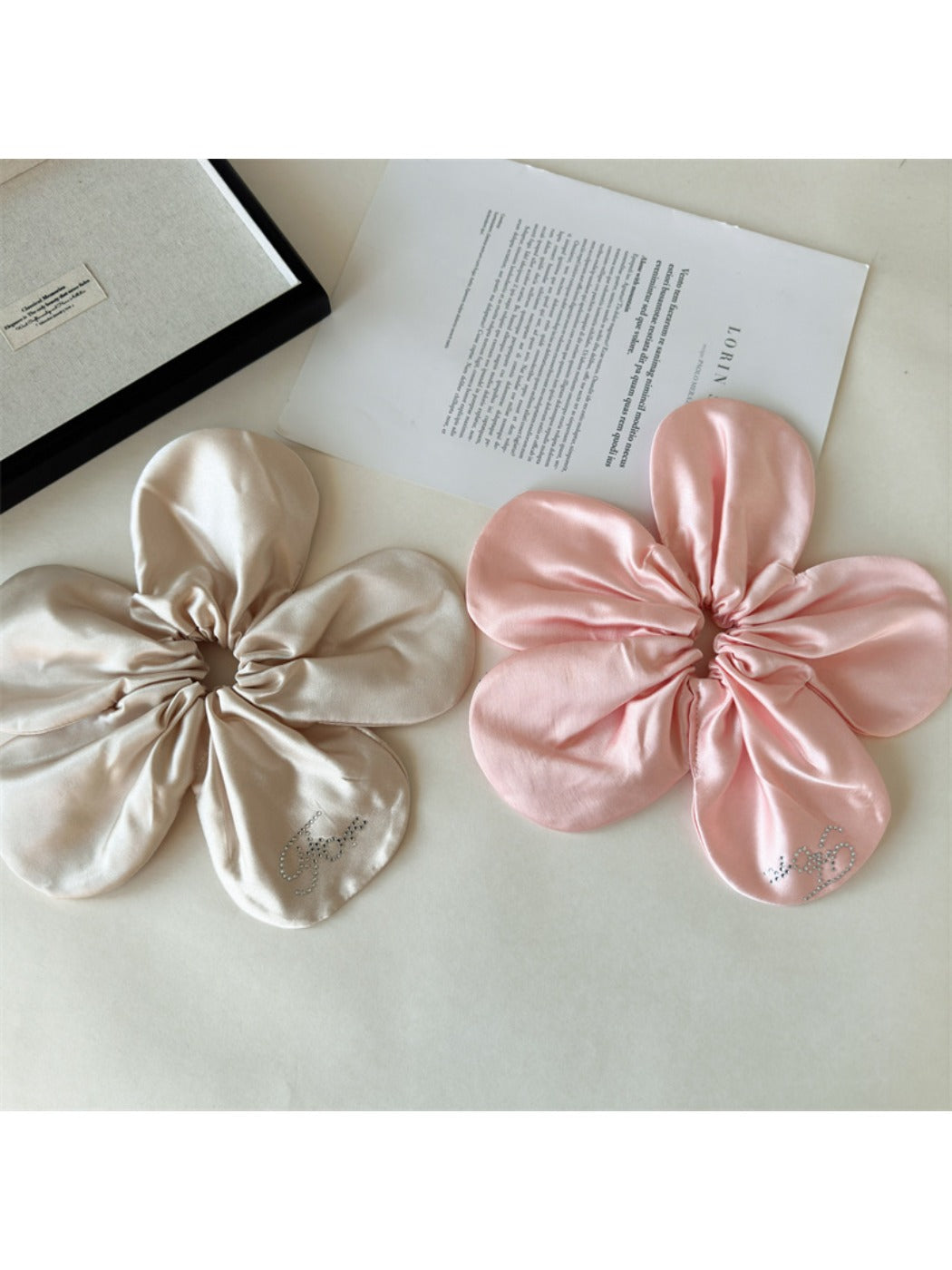Gifty - Elegant Flower Hair Tie