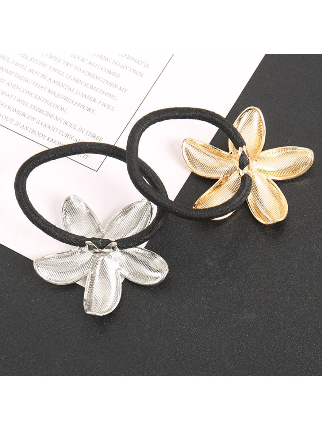 Gifty - Versatile Dimensional Flower Hair Tie