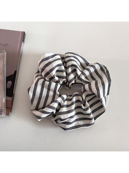 Gifty - Minimalist Colorful Striped Scrunchie