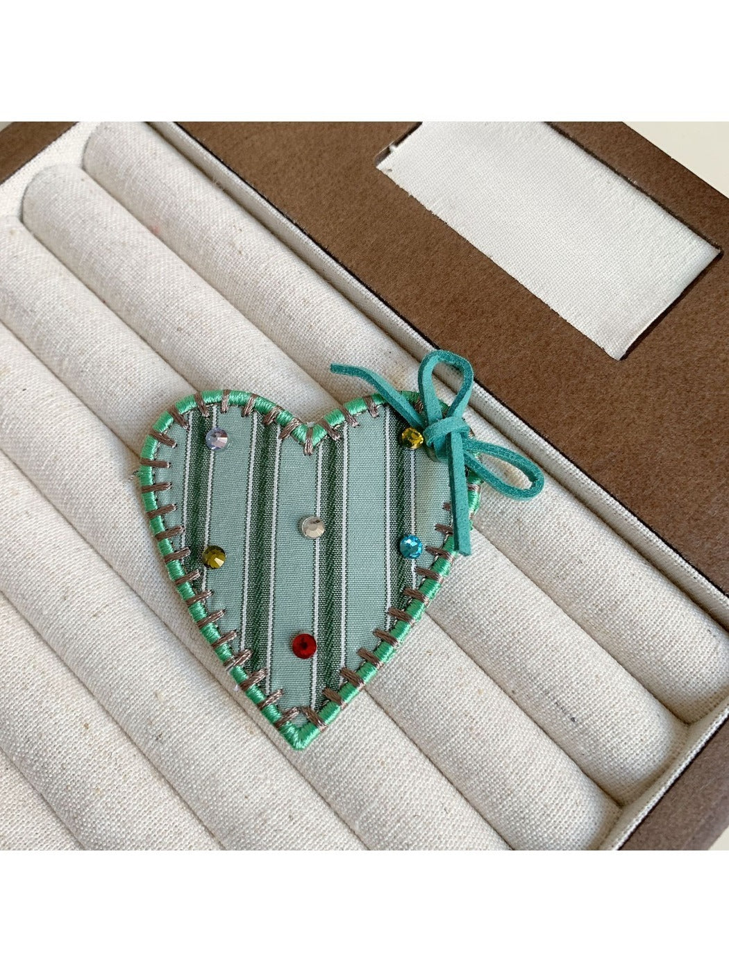 Beau - Plaid Bow Heart-Shaped Hair Clip