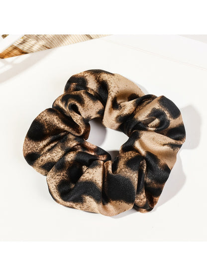 Gifty - Fashionable Leopard Print Scrunchie
