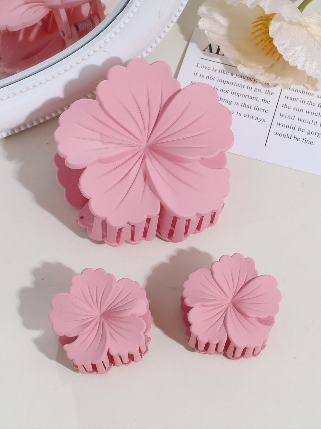 Beau - Matte Flower Shape Plastic Alloy Claw Clip