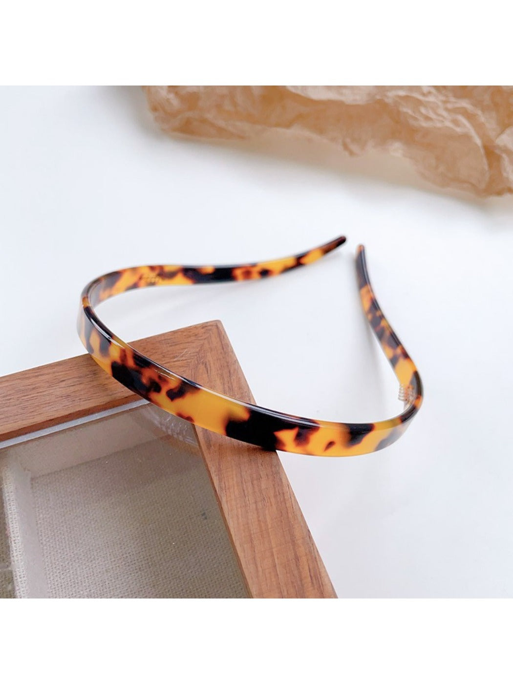 Gifty - Elegant Curved Slim Headband
