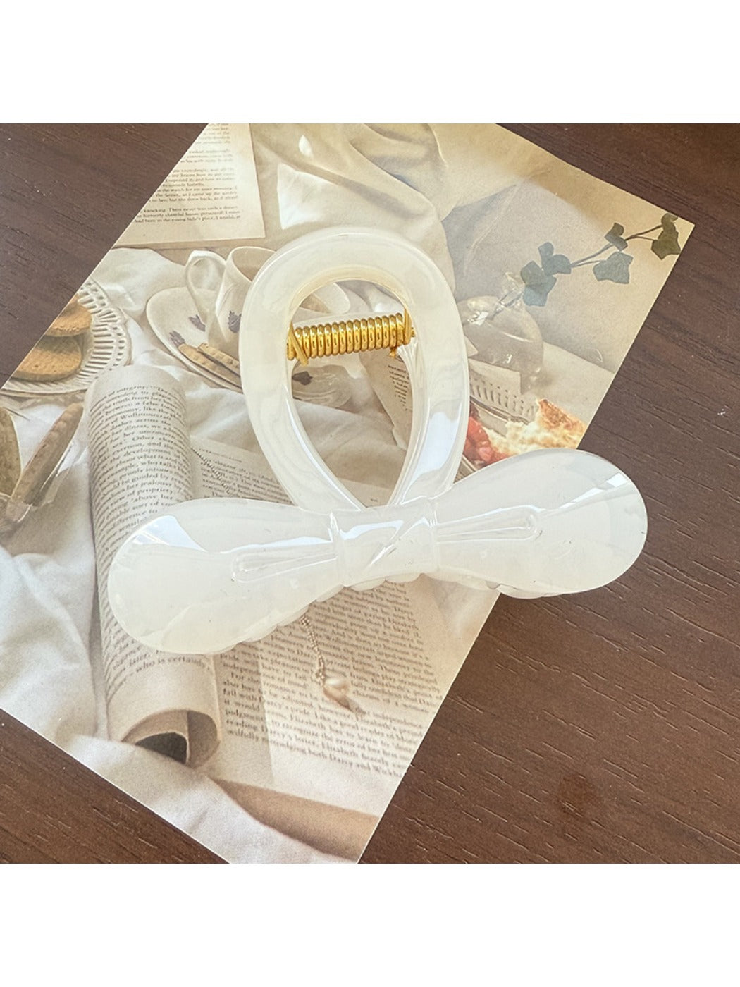 Beau - Cutout Bow Tie Hair Claw Clip