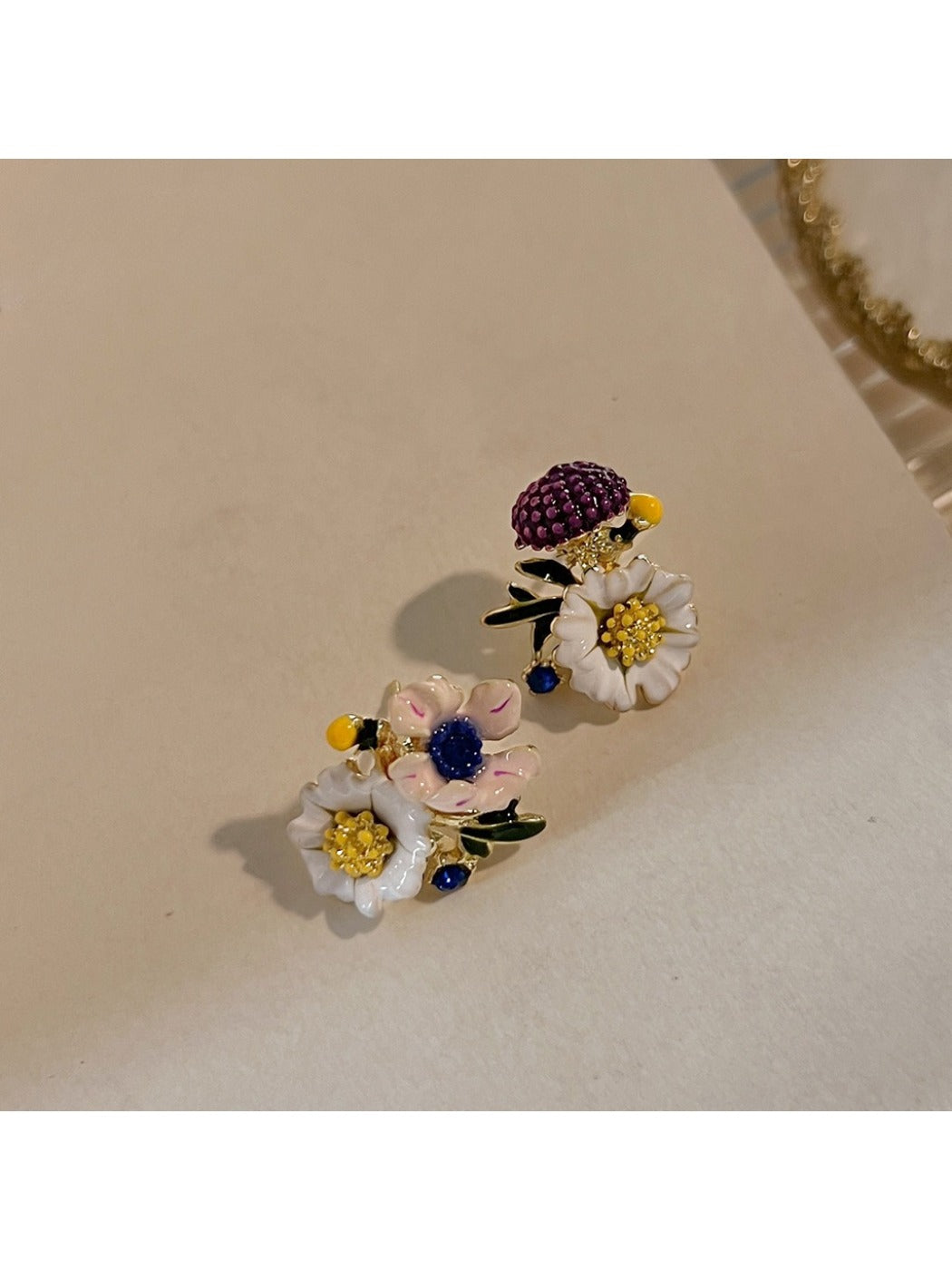 Earedge - Retro Floral Fashion Earrings