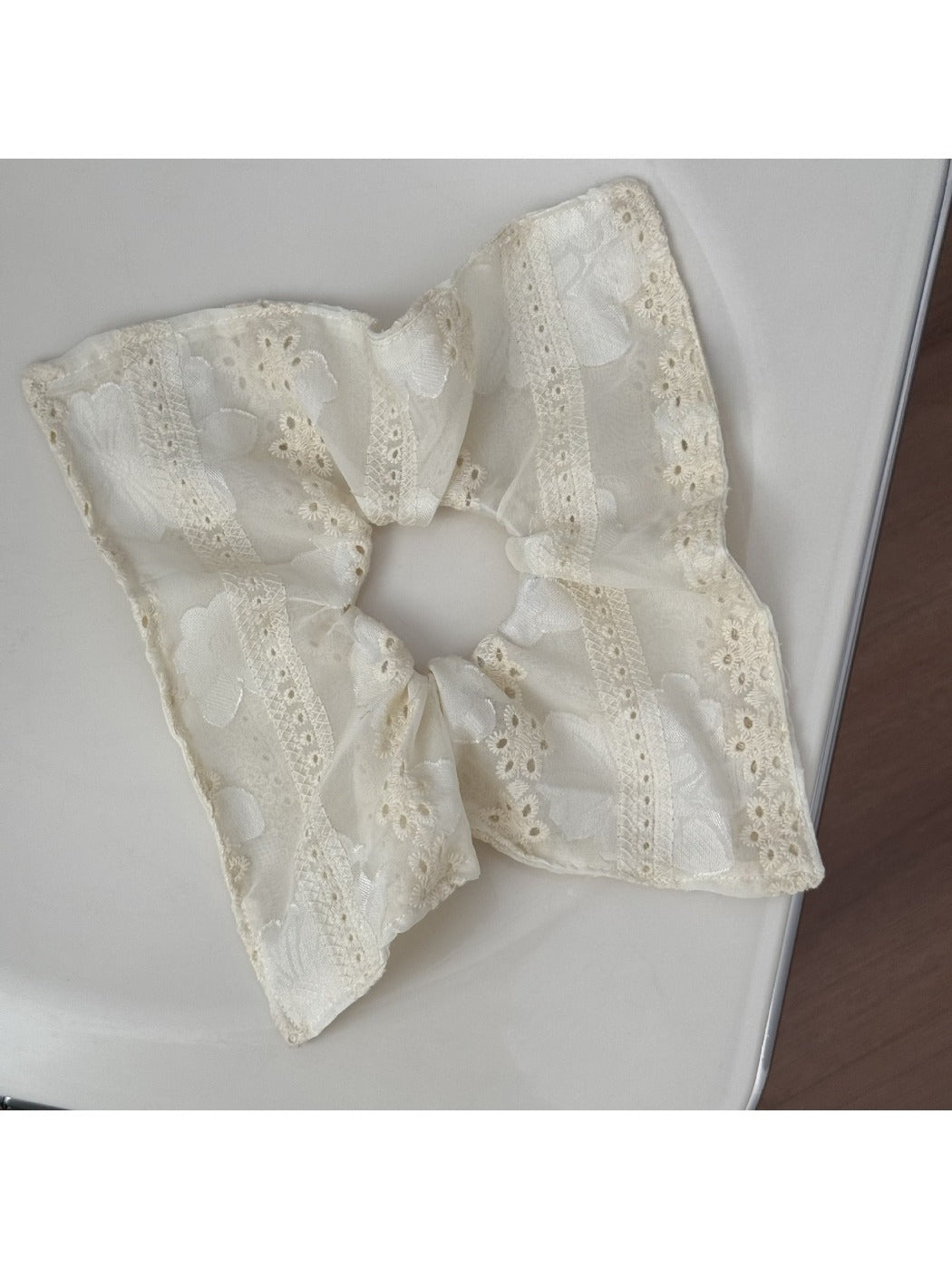 Gifty - Soft Scrunchie Hair Tie
