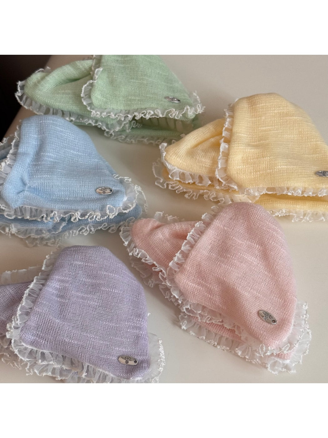 Beau - Sweet Style Triangle Ruffle Edge Claw Clip