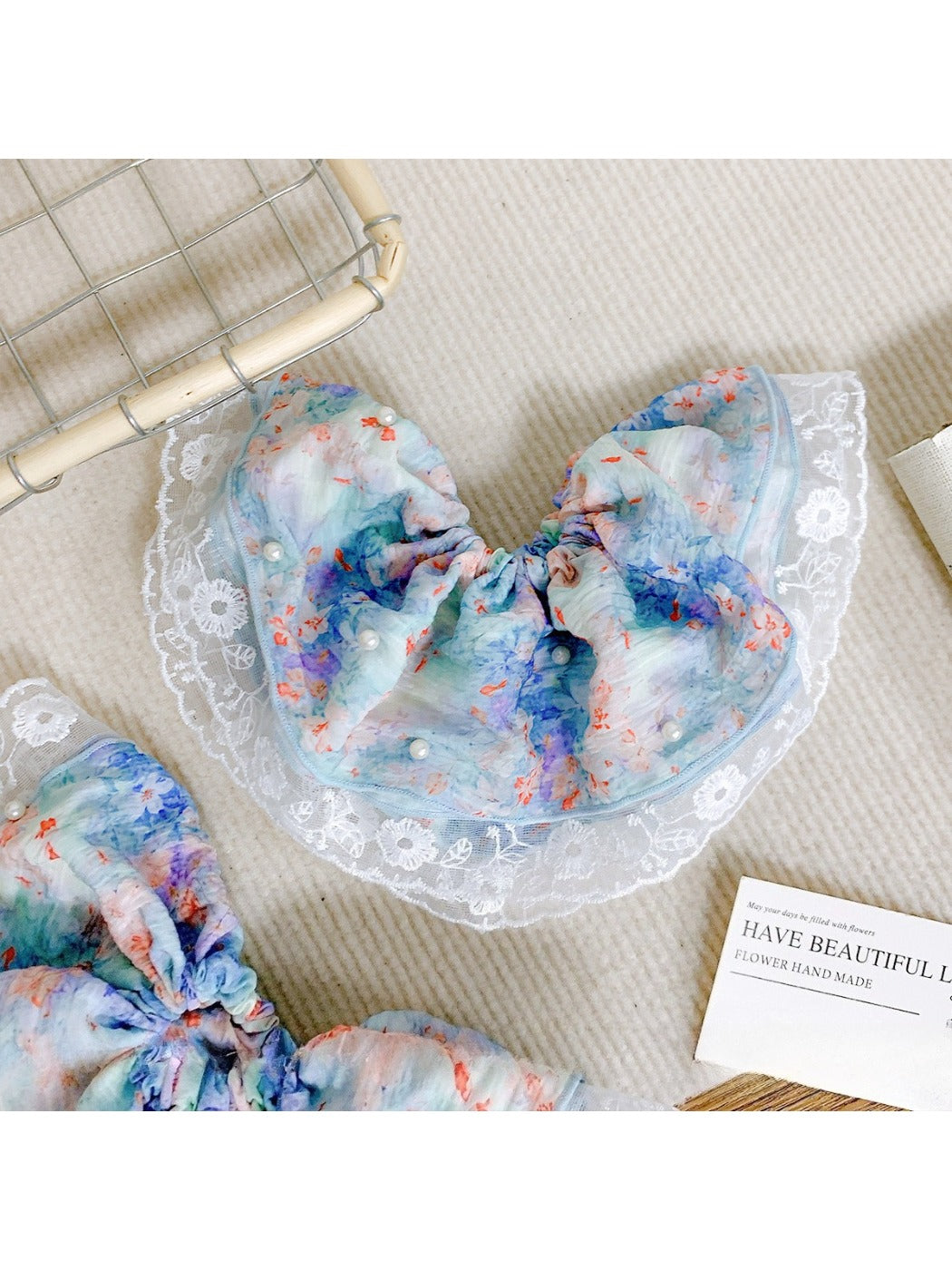 Gifty - Lace Floral Scrunchie for Women Elegant and Sweet