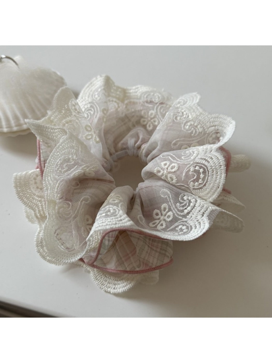 Gifty - Sweet Plaid Lace Scrunchie