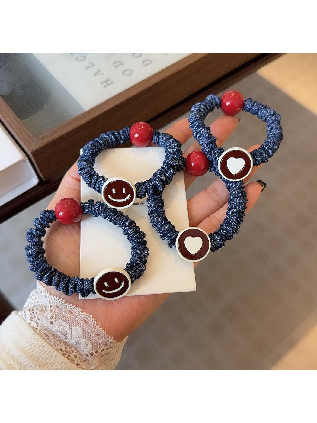 Gifty - Elastic Heart Detail Polyester Hair Tie