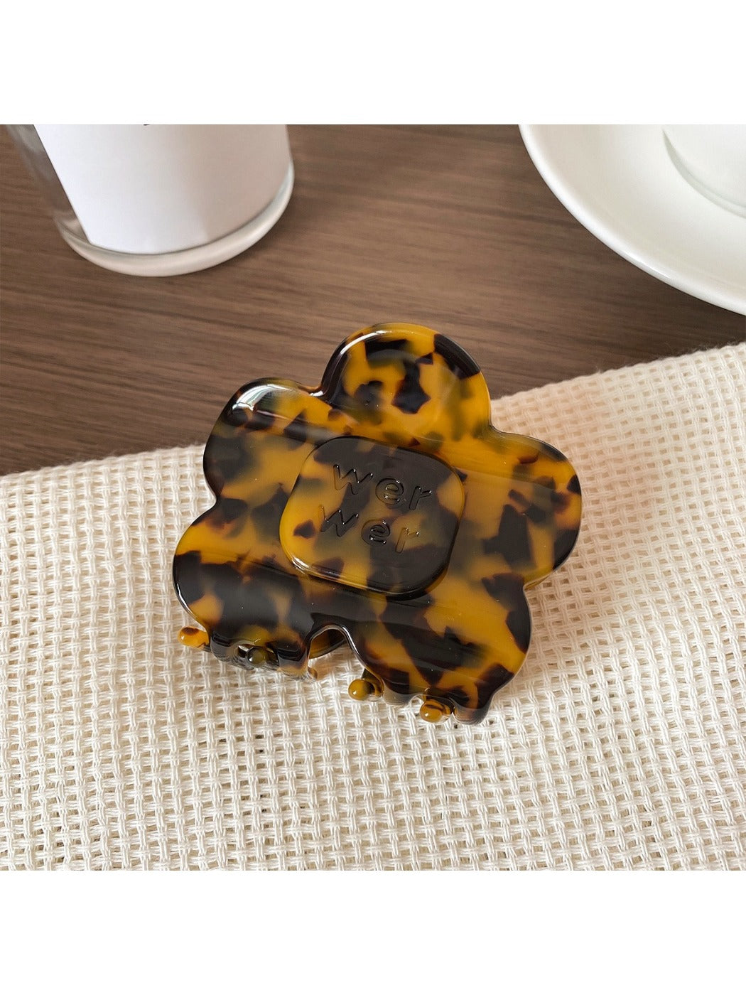 Beau - Minimalist Floral Elegant Claw Clip