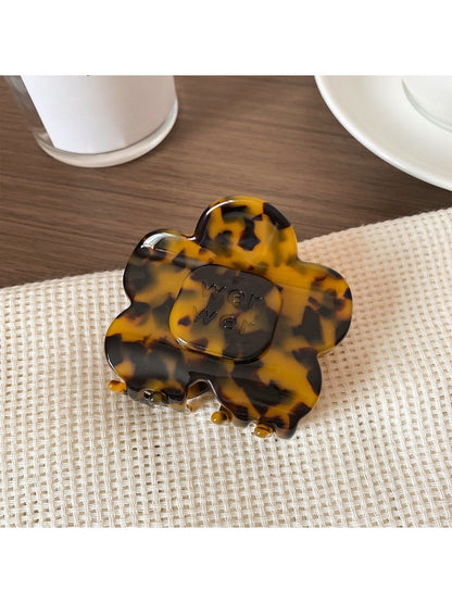Beau - Minimalist Floral Elegant Claw Clip