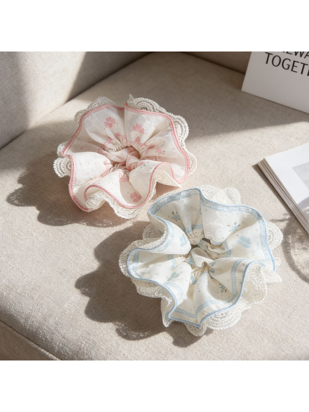 Gifty - Floral Lace Trim Loose Fit Scrunchie