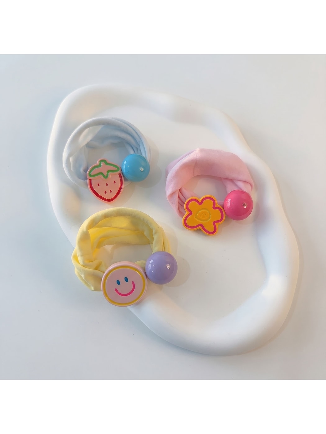 Gifty - Cute Strawberry Smiley Flower Decorative Hair Tie