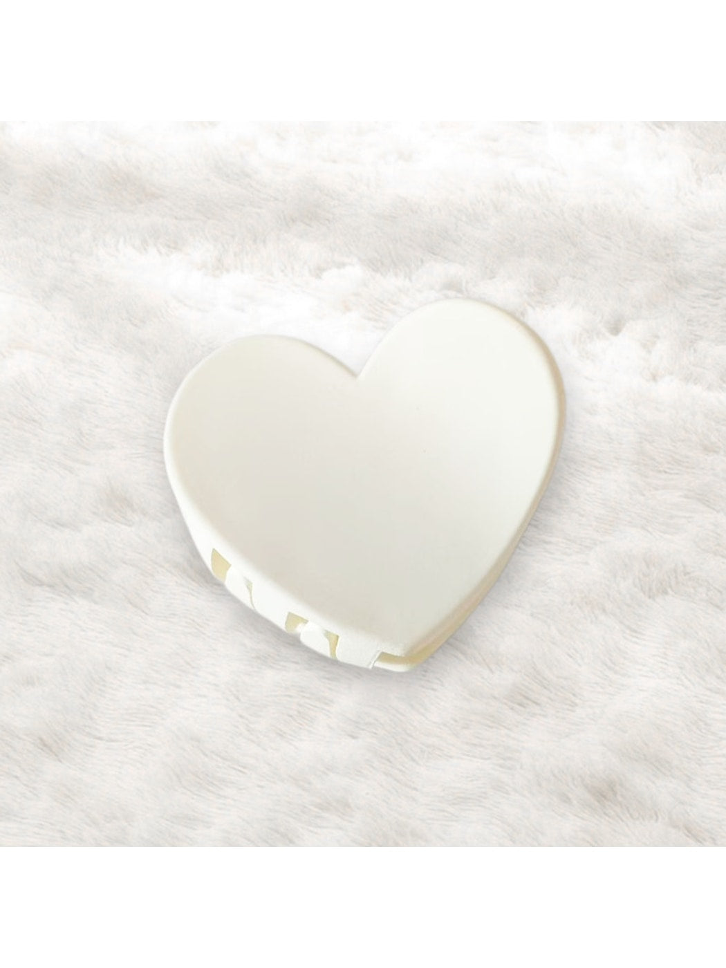 Beau - Matte Heart Shape Plastic Hair Claw Clip