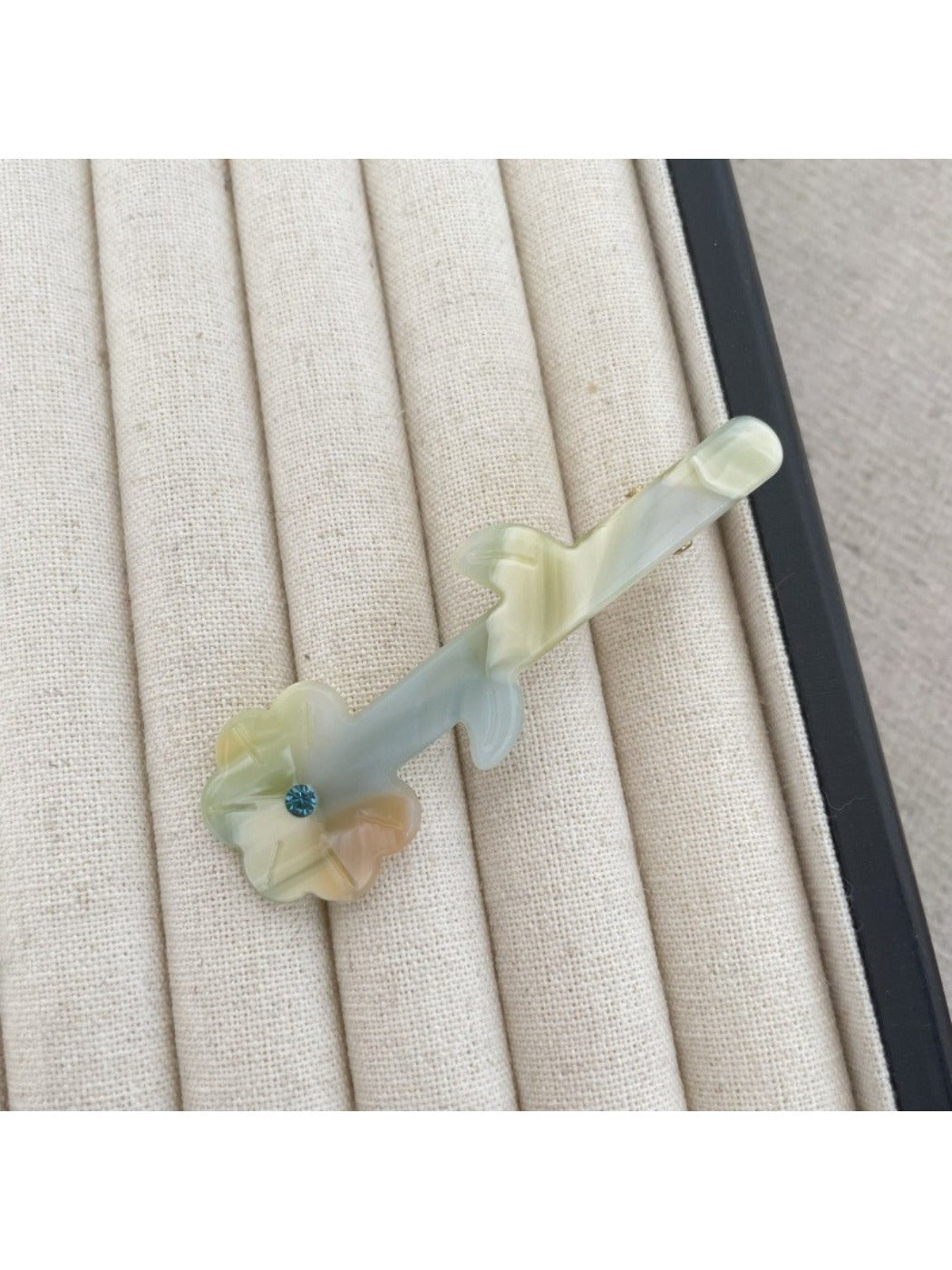 Beau - Spring Summer Floral Hair Clip