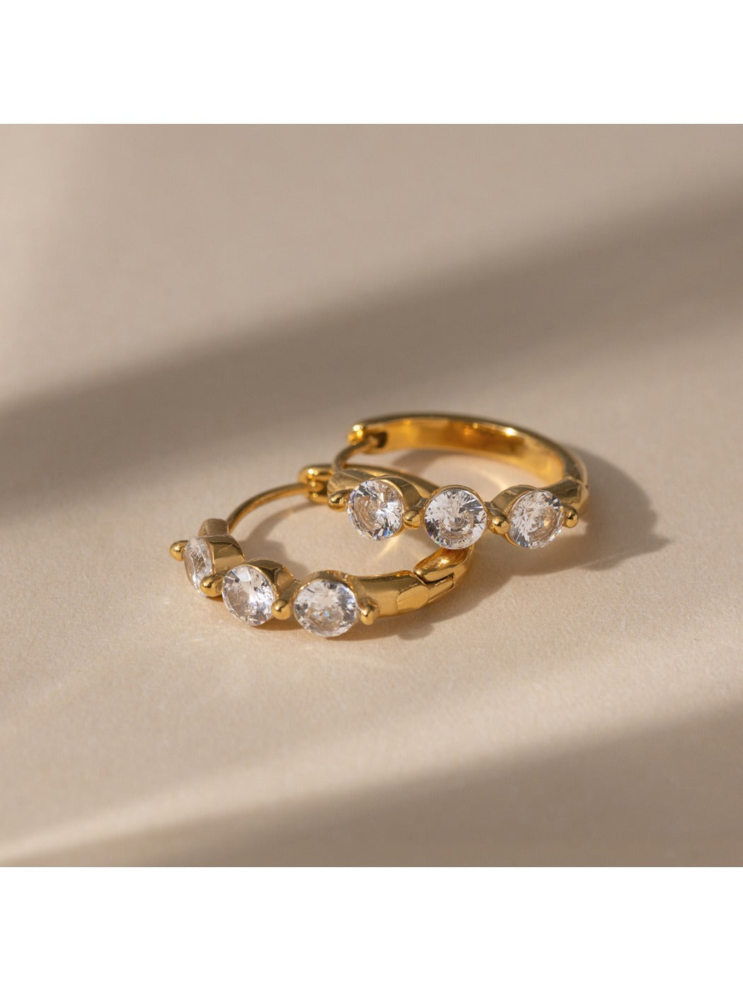 Earedge - Delicate Minimalist Hoop Earrings