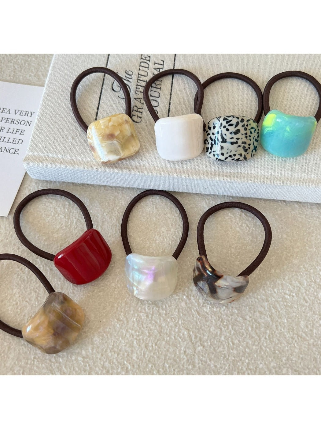 Gifty - Retro Geometric Cube Hair Tie