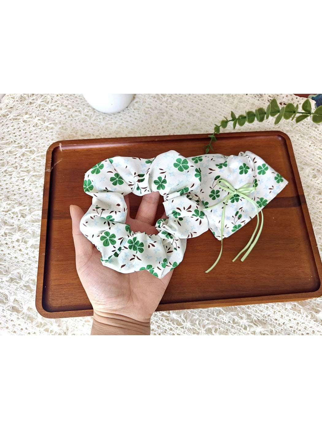 Gifty - Clover Print Floral Polyester Fabric Scrunchie