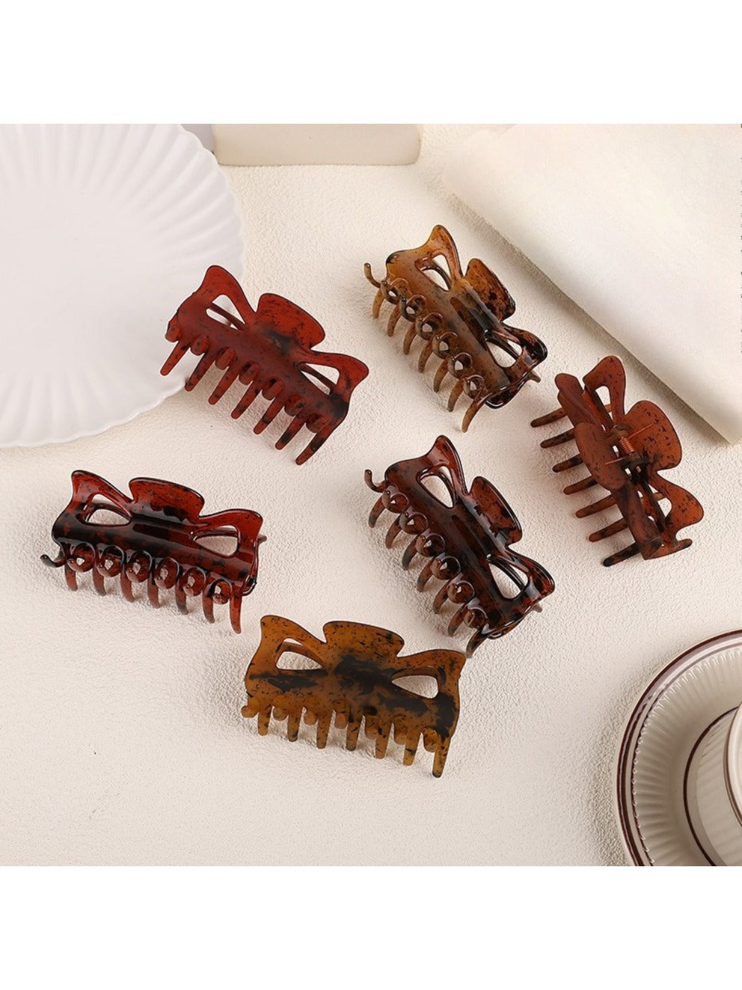 Beau - Retro Minimalist Brown Hair Clip