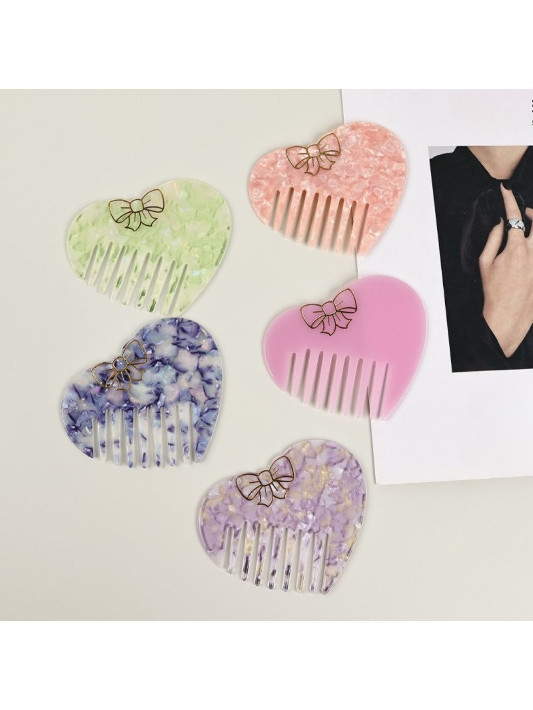 Camerow - Compact Heart Shaped Comb