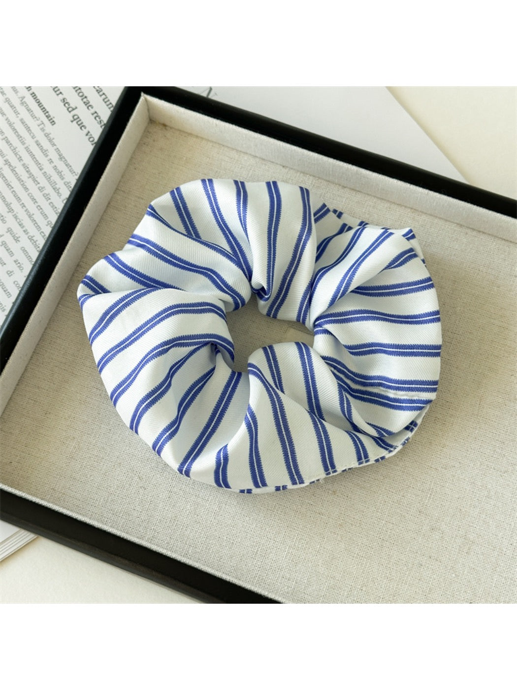 Gifty - Striped Scrunchie Hair Tie