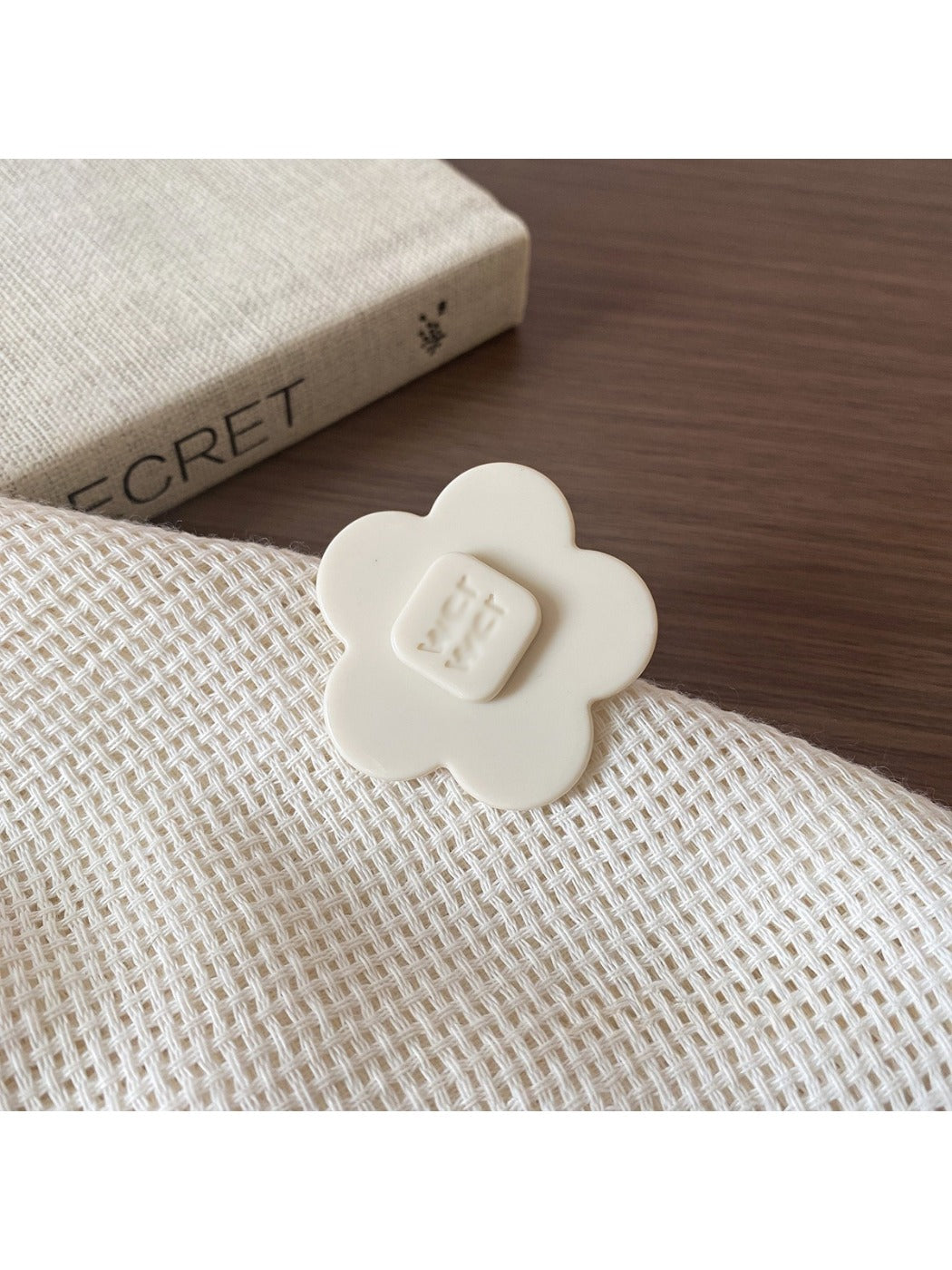 Beau - Floral Bow Hair Clip