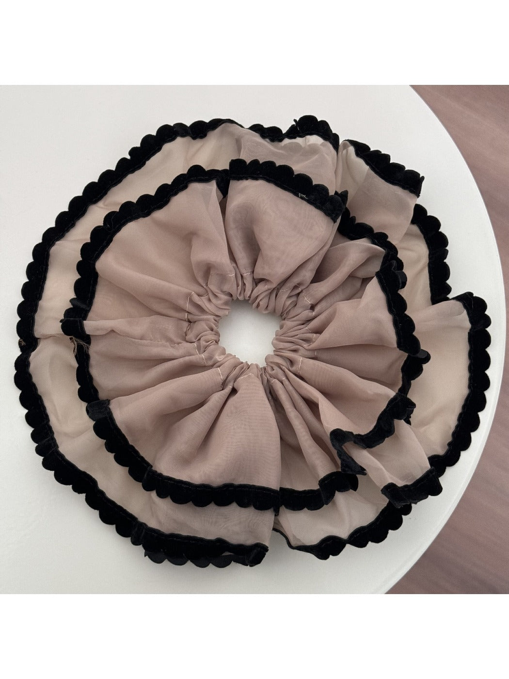 Gifty - Black Velvet-Trimmed Tulle Scrunchie