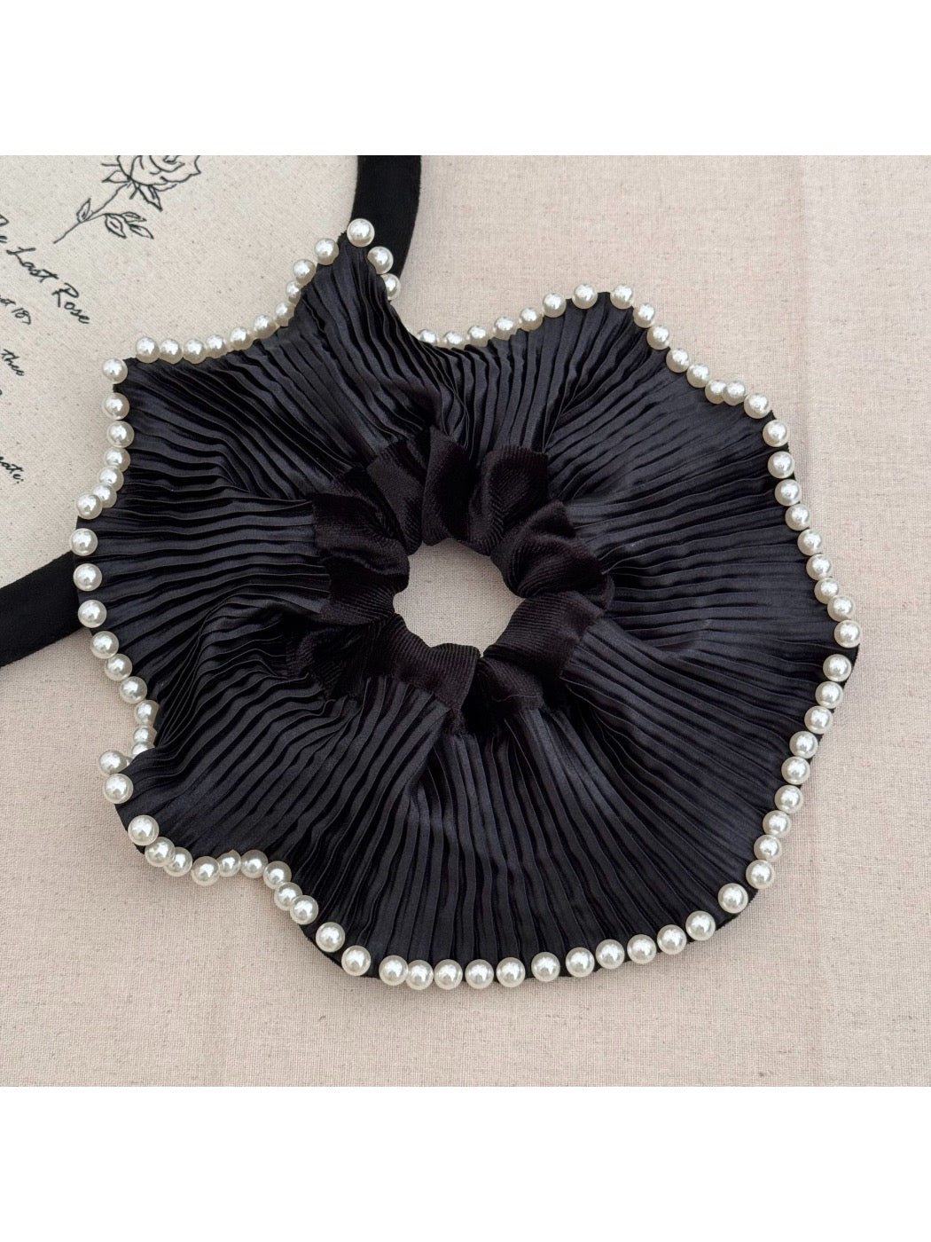 Gifty - Ruffled Lace Hair Scrunchie