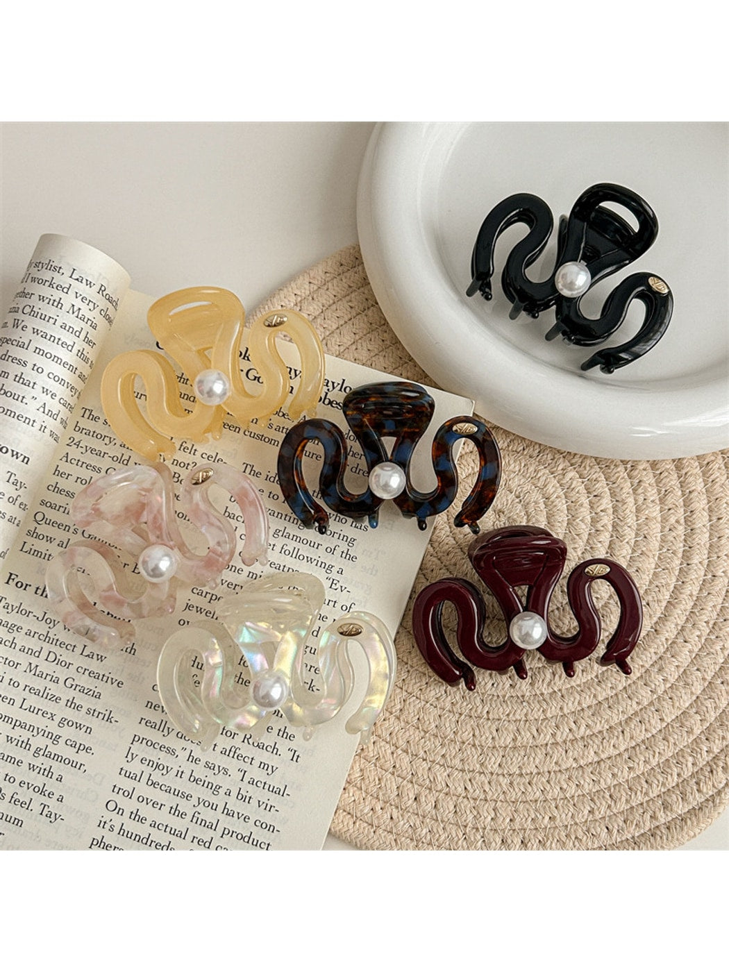 Beau - M-Shaped Acetate Letter Detail Claw Clip