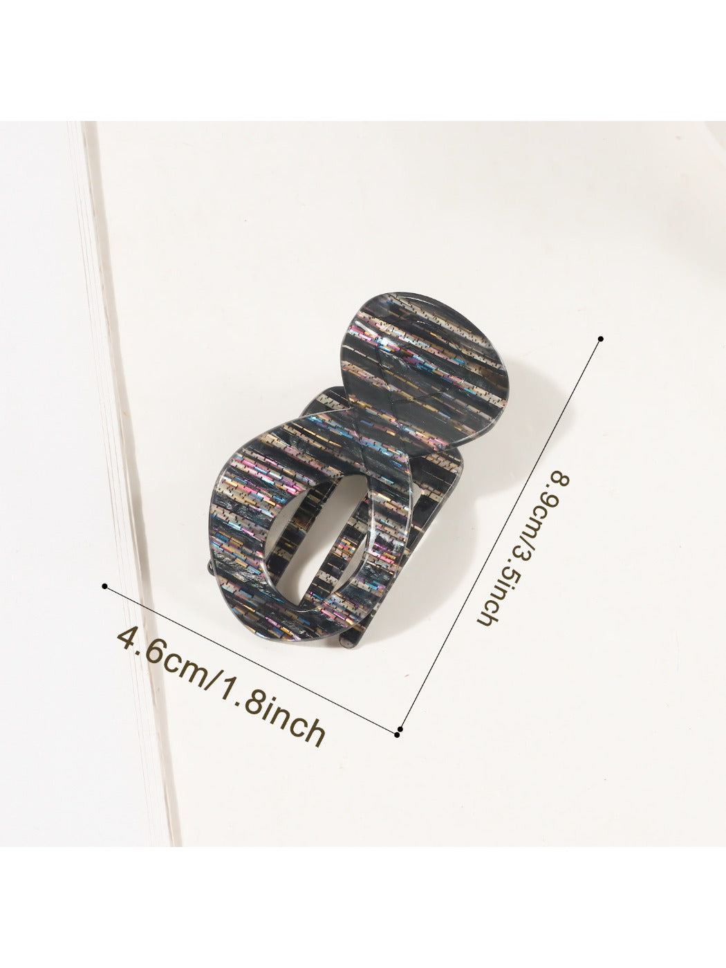 Beau - Vintage Criss Cross Hair Claw Clip