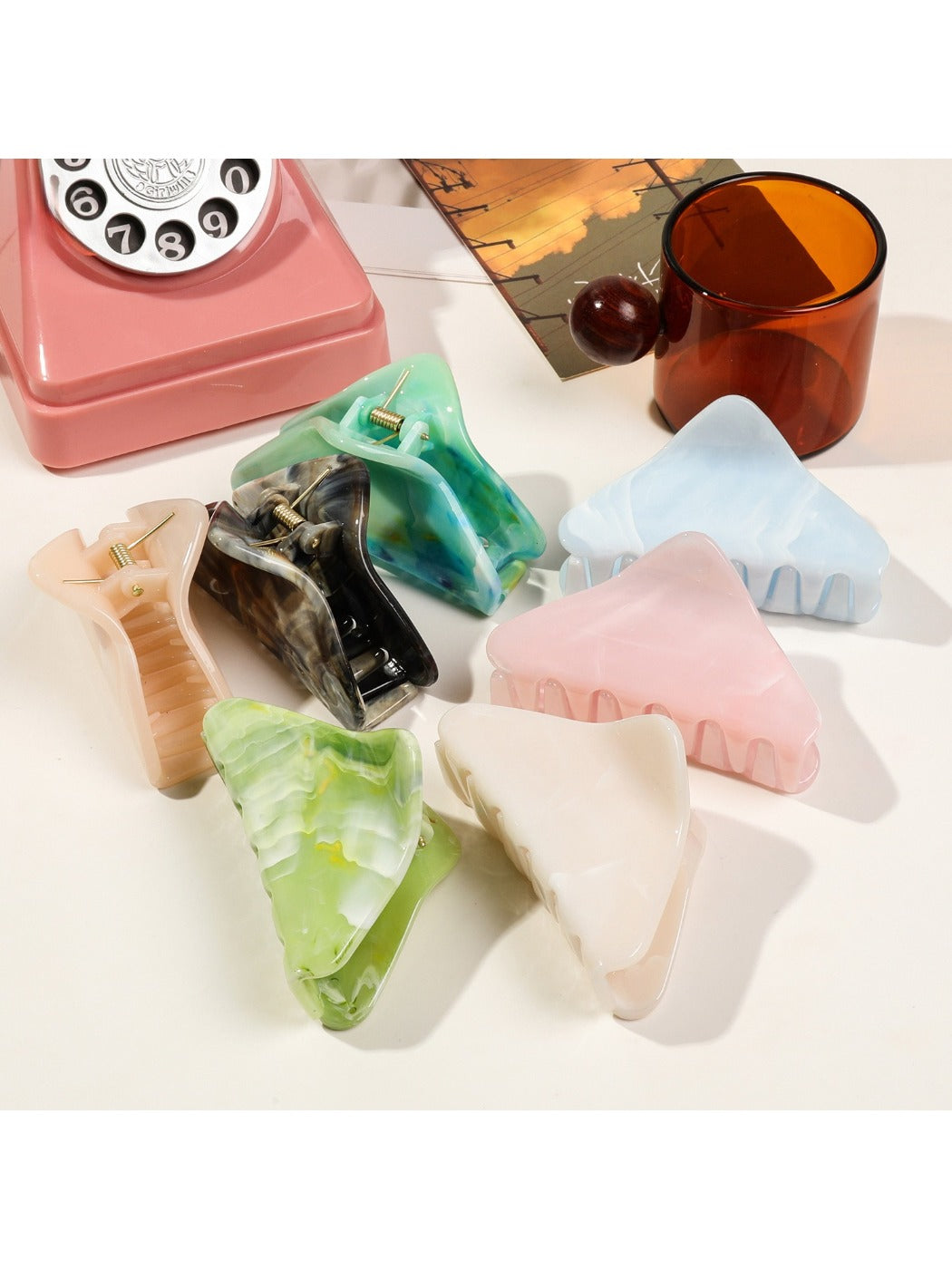 Beau - Marble Pattern Triangular Hair Claw