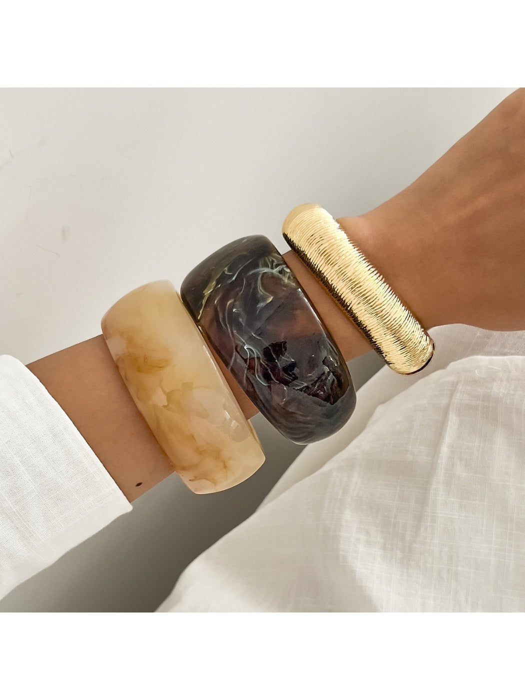 Lovra - Irregular Wide Band Bracelet