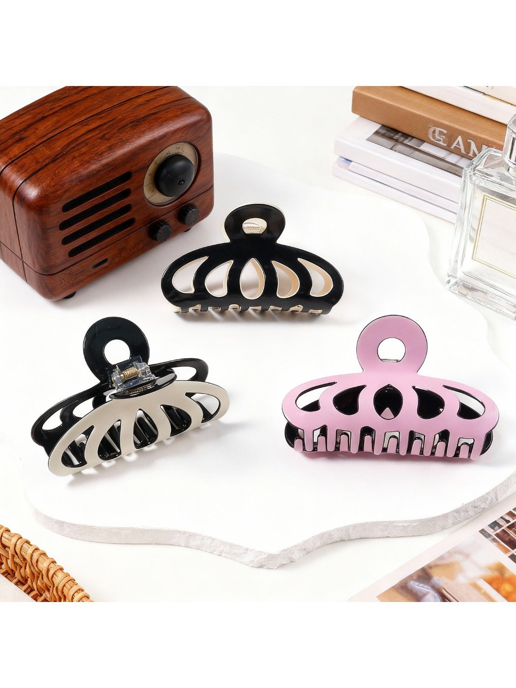 Beau - Color Block Hollow Out Claw Clip