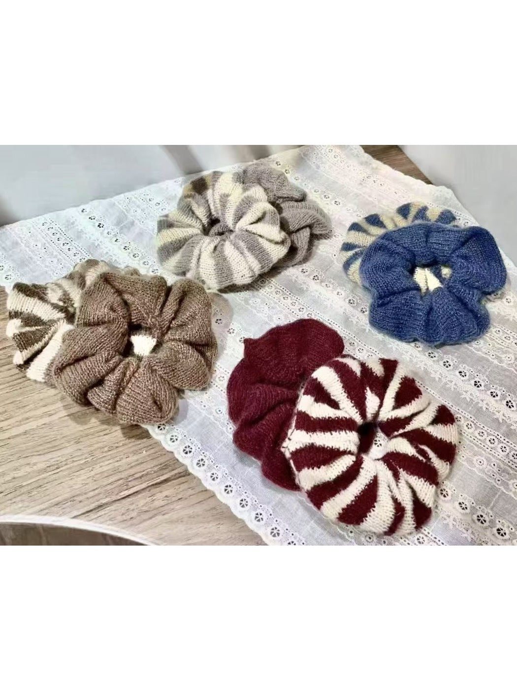 Gifty - Knitted Striped Scrunchie Hair Tie